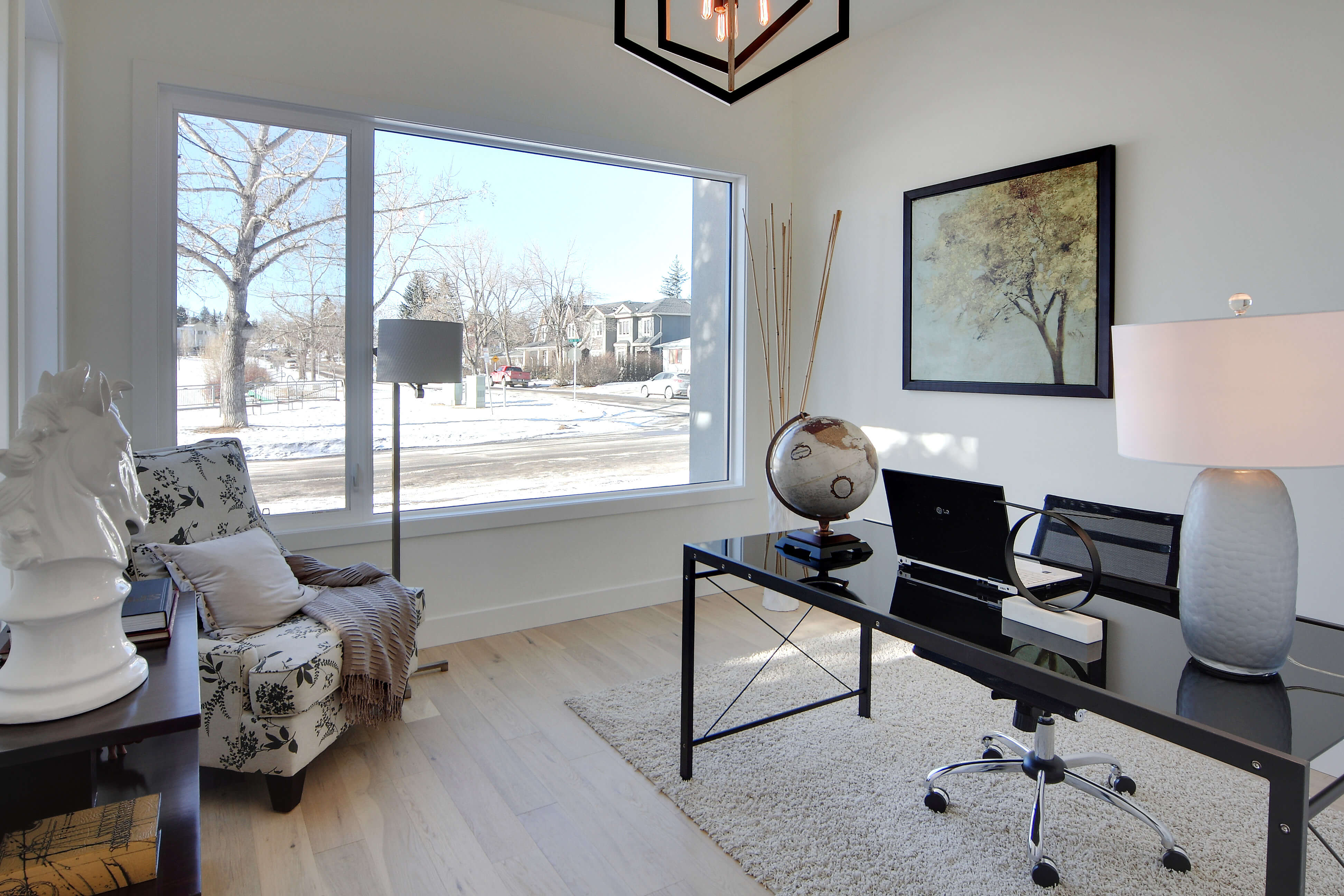 Designing a Custom Home Office That Boosts Productivity